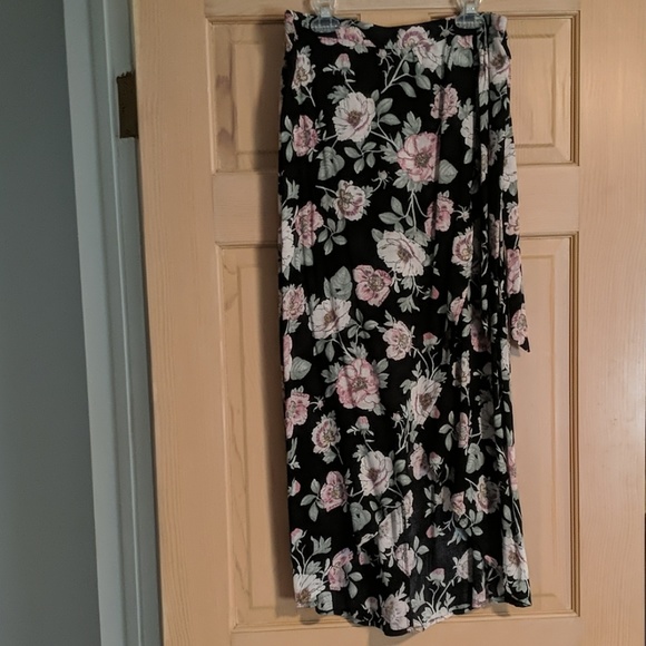 Matching Floral Crop Top and Wrap Front Skirt - Picture 3 of 3